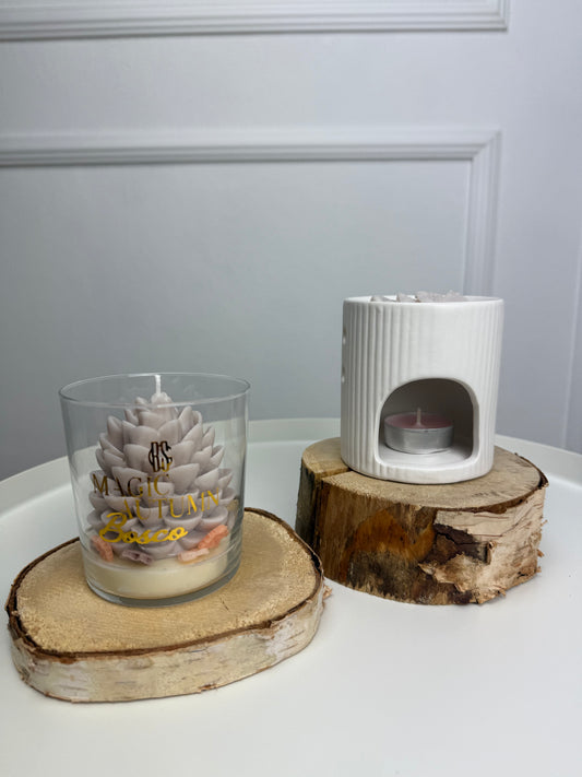 Magic Autumn Bosco – Candela artigianale a forma di pigna, profumo di legno di cedro